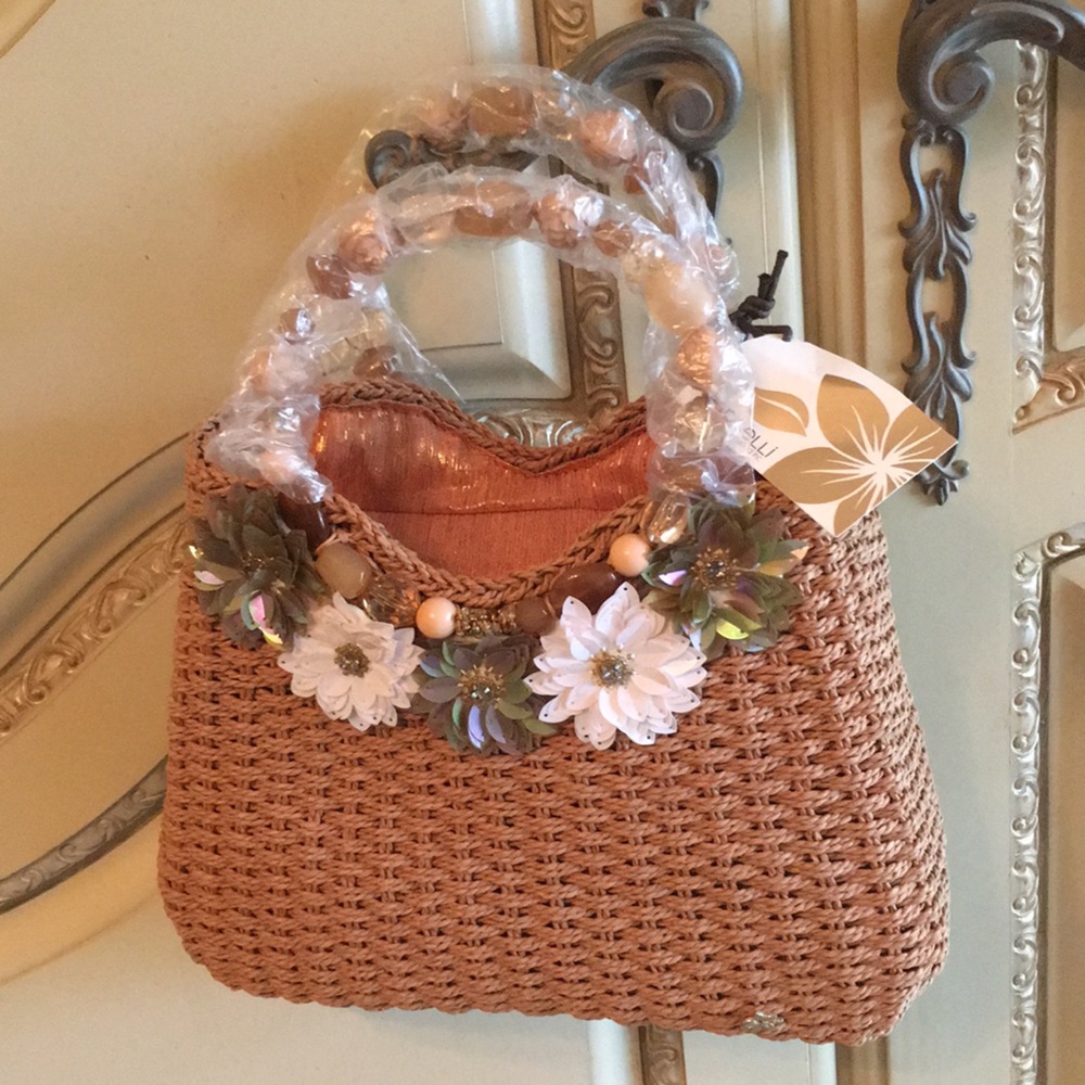 New straw handbag with tags